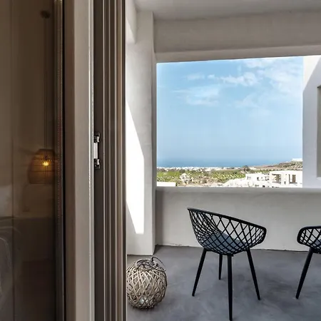 Maeva Santorini Pýrgos