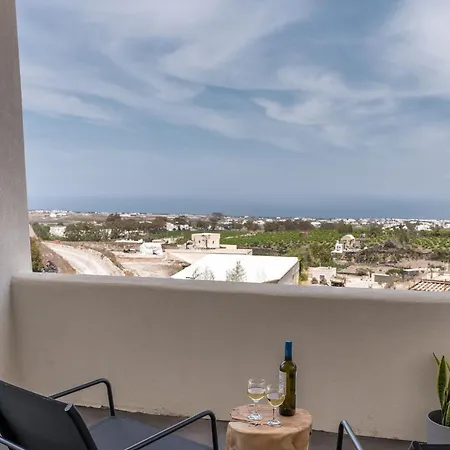 Maeva Santorini * Pýrgos