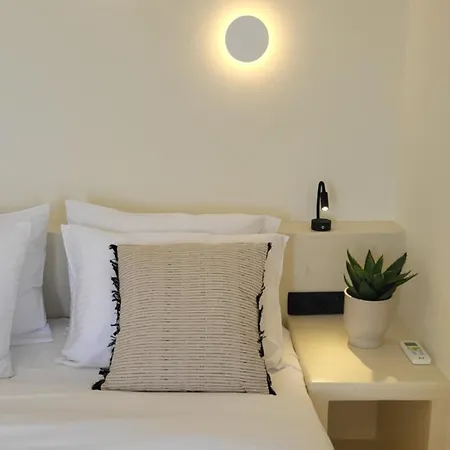 Maeva Santorini Pýrgos