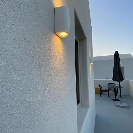 Maeva Santorini Pýrgos