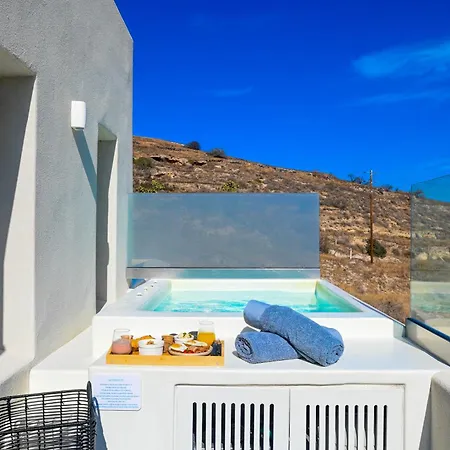Maeva Santorini * Pýrgos